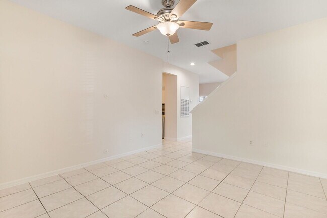 Building Photo - Spacious 3-Bedroom Condo Retreat in Bradenton – Your Perfect Home Awaits!