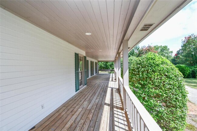 Building Photo - 17040 Birmingham Rd