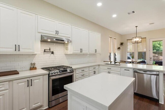 Building Photo - 18901 N Bee Cave Springs Cir