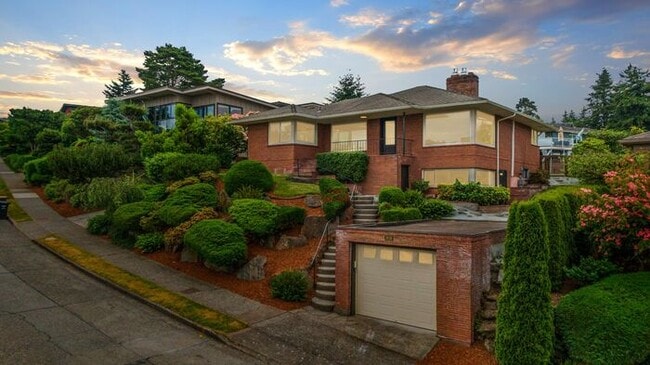 Building Photo - Gorgeous West Seattle Mid-Century Modern w...