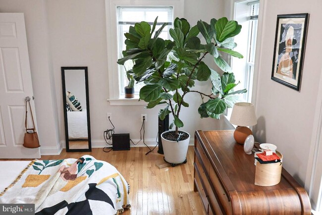 Building Photo - 1734 Bolton St