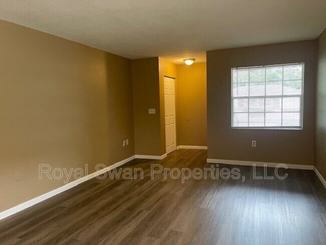Building Photo - 724 Zella Ln