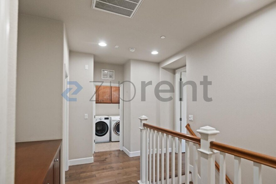 Building Photo - Unit