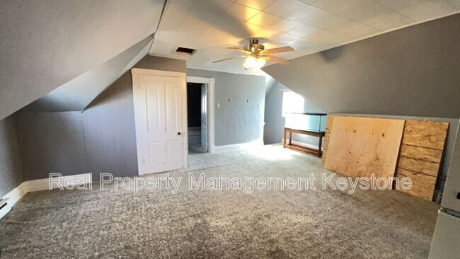 Building Photo - 705 E 18th Ave