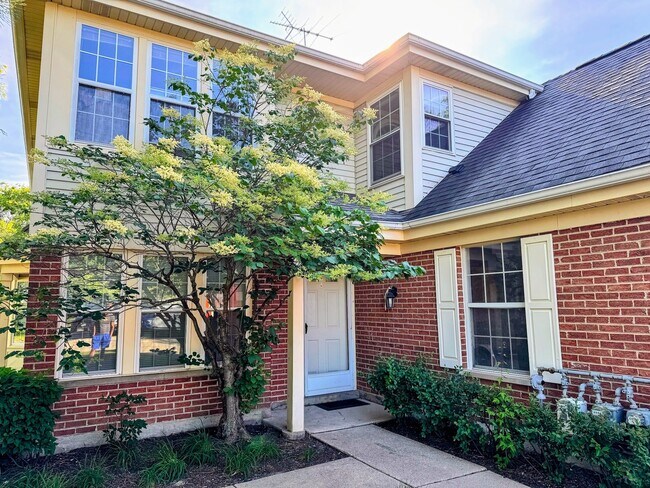 Building Photo - 202 E Fabish Dr