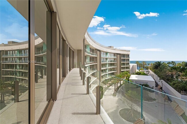 Building Photo - 5 Grove Isle Dr