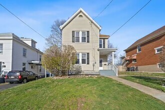 Building Photo - CHEVIOT:  Adorable 2+ bed 1.5 bath 2 story w 2 car garage