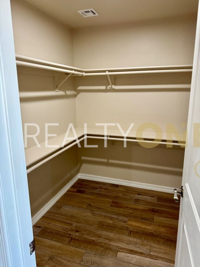 Building Photo - Enjoy those Arizona Sunset in this Three Bedroom Two Bath Home full of upgrades !!