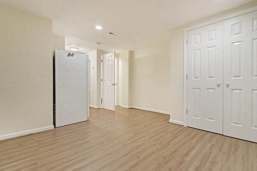 Building Photo - 9085 Autoville Dr