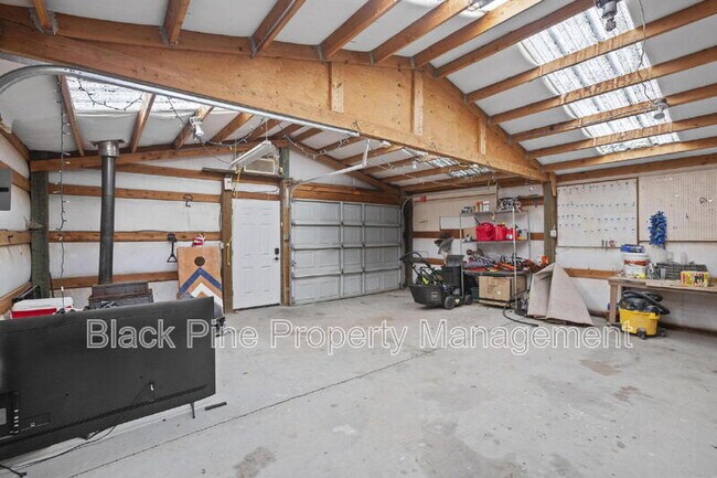 Building Photo - 5060 Chaps Pl
