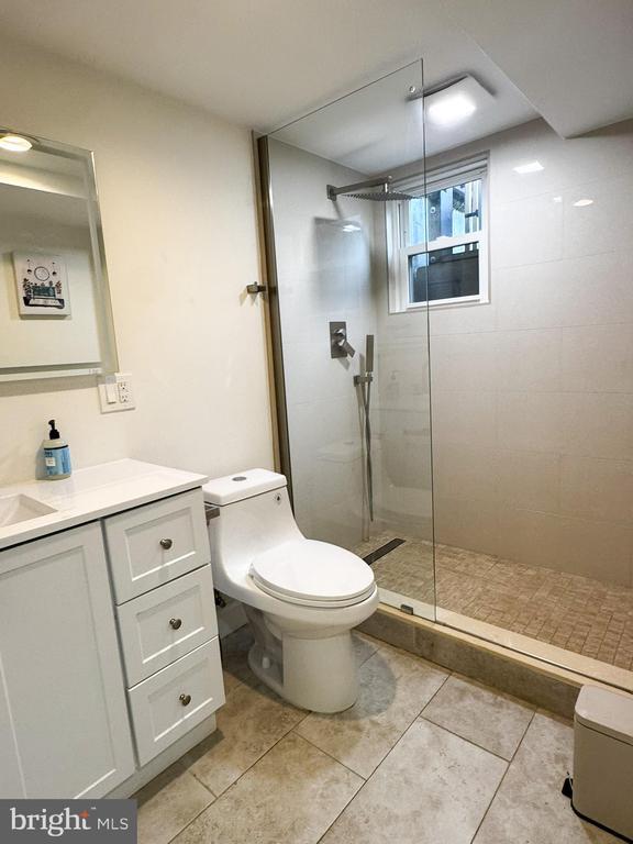 Building Photo - 10712 Warwick Ave