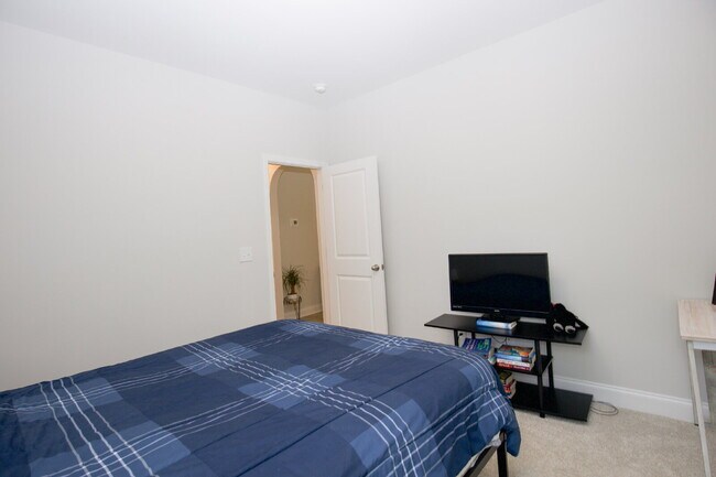 Building Photo - 125 Lancashire Ln