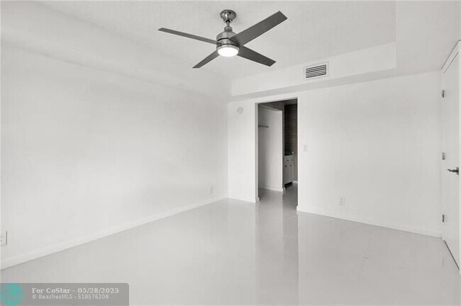Building Photo - 201 Freedom Ct