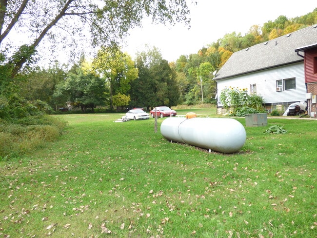 Building Photo - 577 Main St