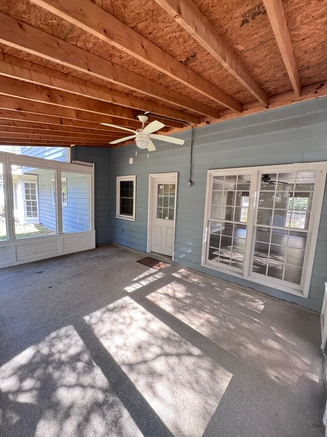 Building Photo - 1884 Dovonshire Rd S W