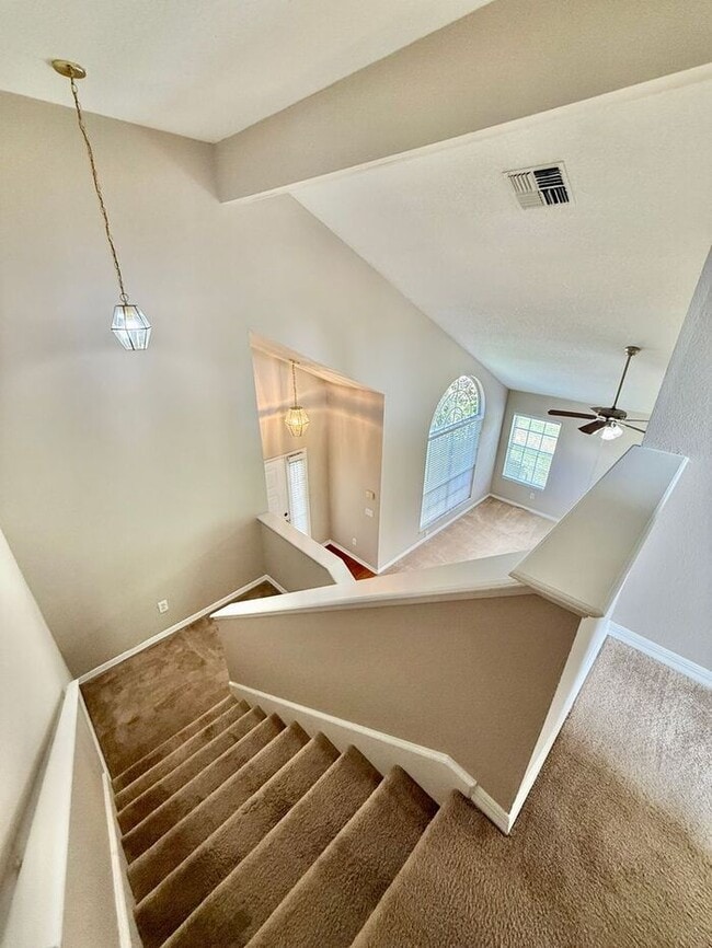 Building Photo - LARGE AND SPACIOUS 4/3 HOME IN EAST ORLANDO WEDGEFIED COMMUNITY