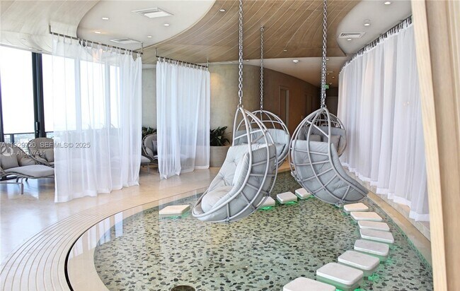 Building Photo - 1000 Brickell Plaza