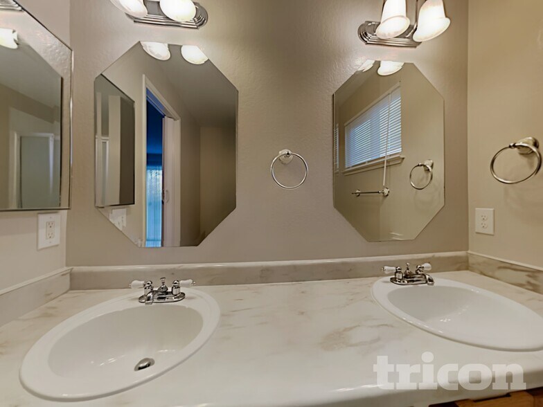 Building Photo - 953 Lepori Way