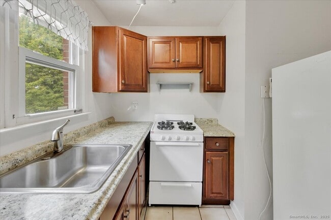 Building Photo - 63 Maynard St