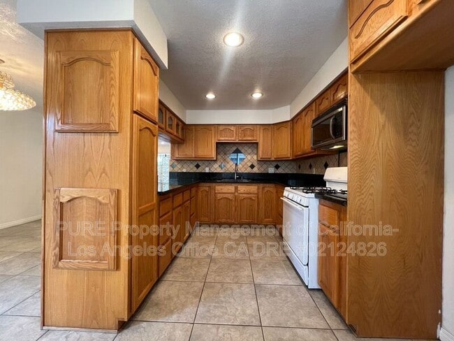 Building Photo - 21409 Dolores St