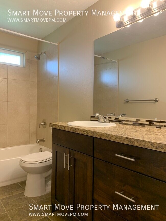 Building Photo - Upgraded split level 4 bed home in West Bench