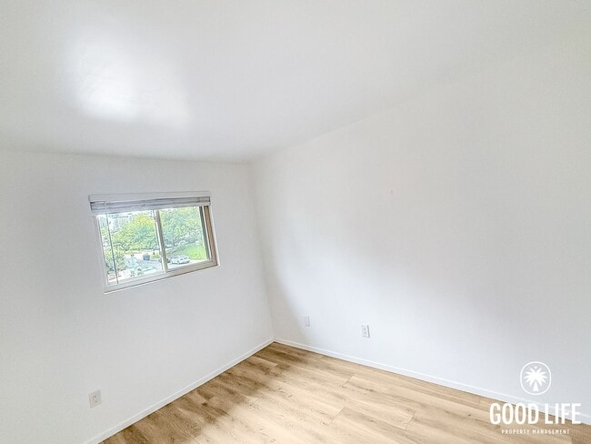 Building Photo - SD: 3BD/2BA Condo in University City with Community Pool, Private Patio & In-Unit Laundry