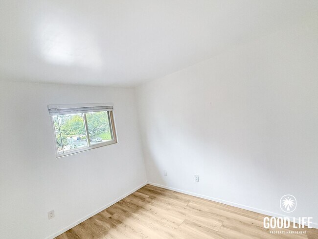 Building Photo - SD: 4BD/2BA Condo in University City with Community Pool, Private Patio & In-Unit Laundry