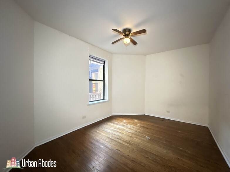 Building Photo - 3147 W Medill Ave