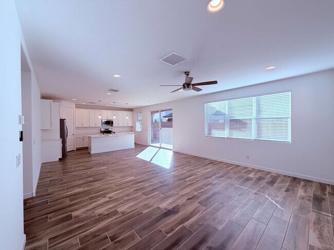 Building Photo - 8307 E Peterson Ave