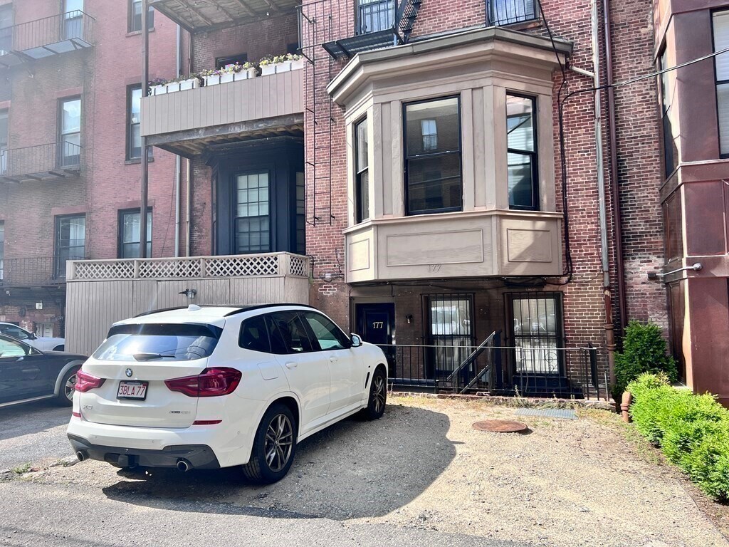 Building Photo - 177 Beacon St