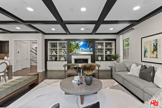 Building Photo - 55 suede