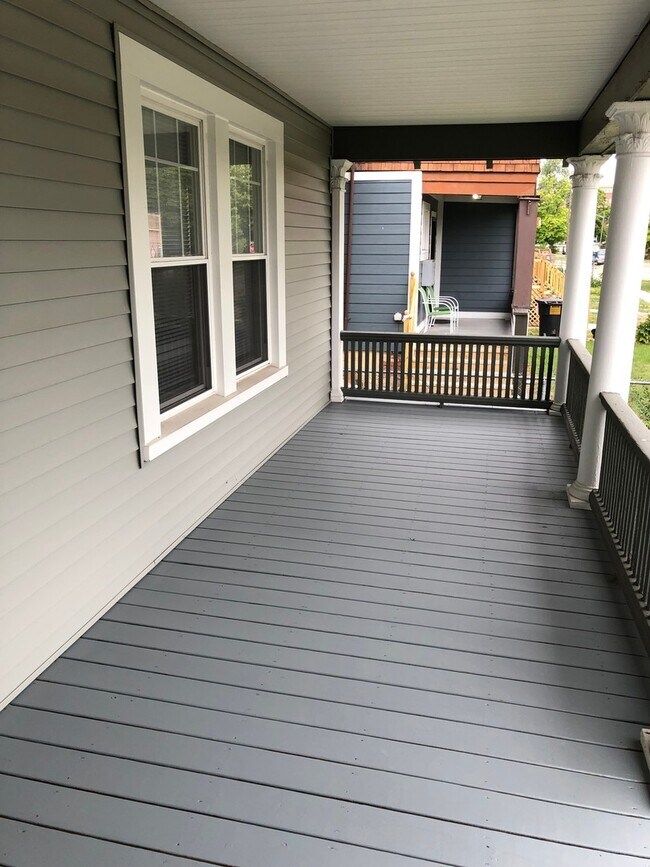 Building Photo - $1,600 - Newly Renovated 3 Bedroom Home With Study