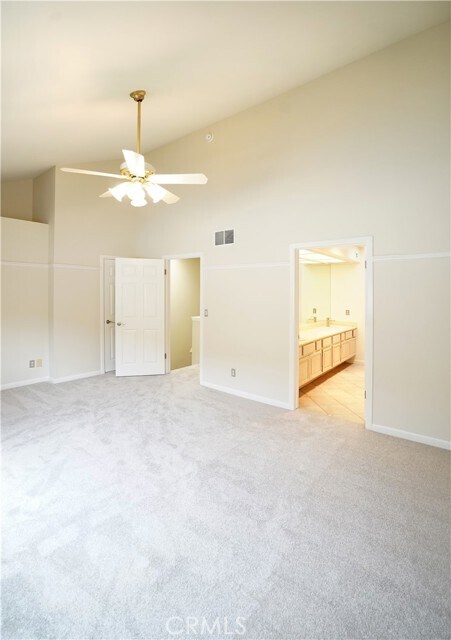Building Photo - 14025 Riverside Dr