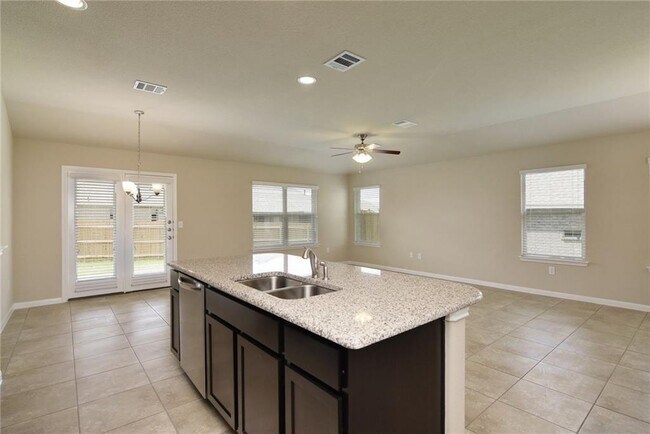 Building Photo - 843 Winnsboro Dr