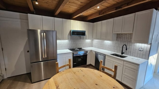 Building Photo - 4200 Lodgepole Cir