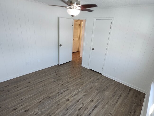 Building Photo - Newly Renovated 2 bedroom, 1 bathroom Apartment on Panama City Beach