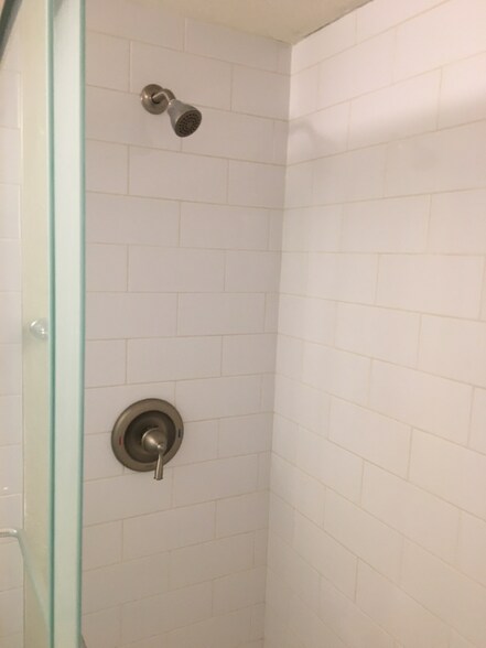 Building Photo - 17 E Ruth Ave