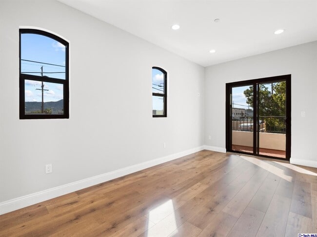 Building Photo - 214 N Orchard Dr