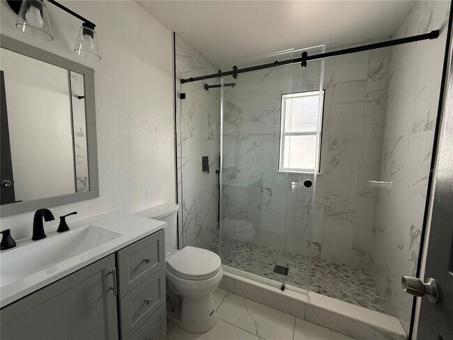 Building Photo - 4426 W Bay Ct Ave