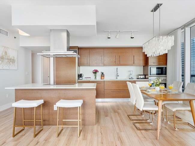 Building Photo - 485 Brickell Ave