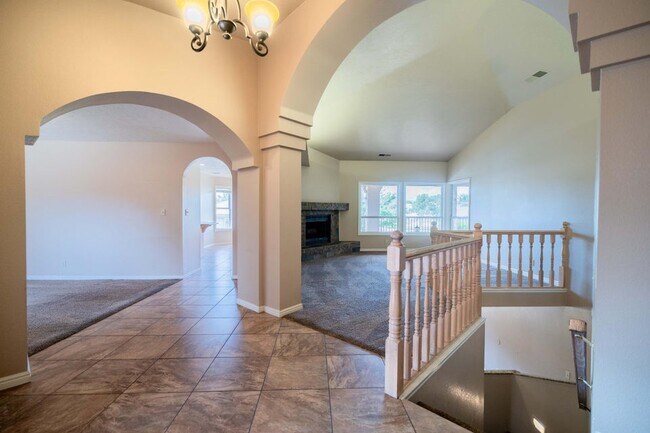 Building Photo - 984 Larkspur Rd