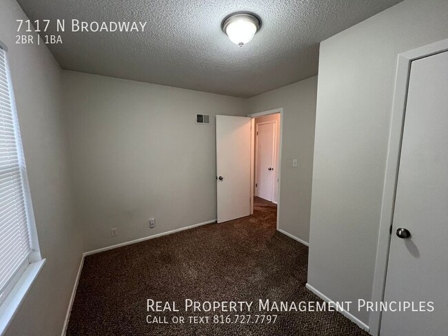Building Photo - 7117 N Broadway