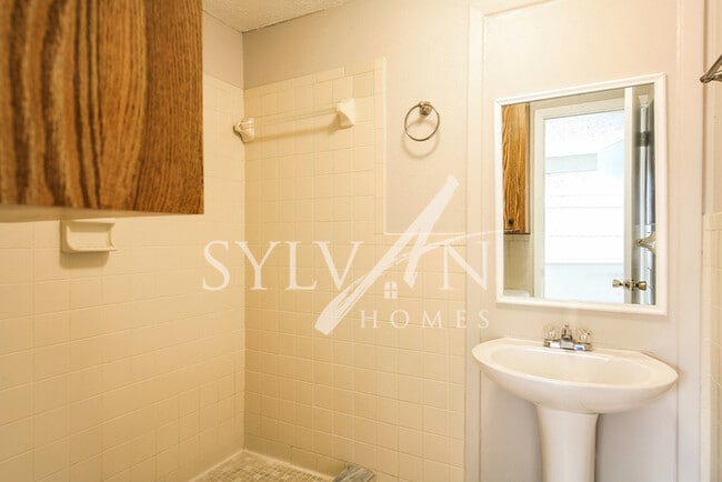 Building Photo - The living is easy in this 3 bedroom, 2 ba...