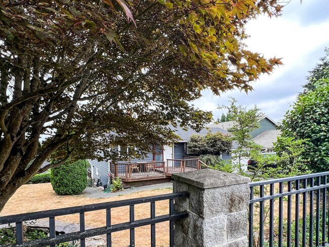 Building Photo - 2bd/1ba Seattle House