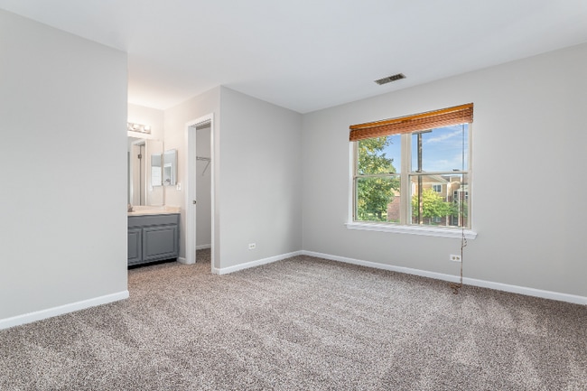 Building Photo - 210 Glengarry Dr