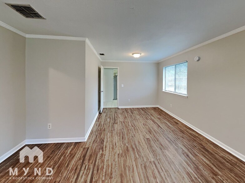 Building Photo - 4320 Walnut Bend