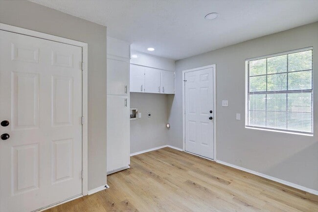 Building Photo - 642 Sweetgum St