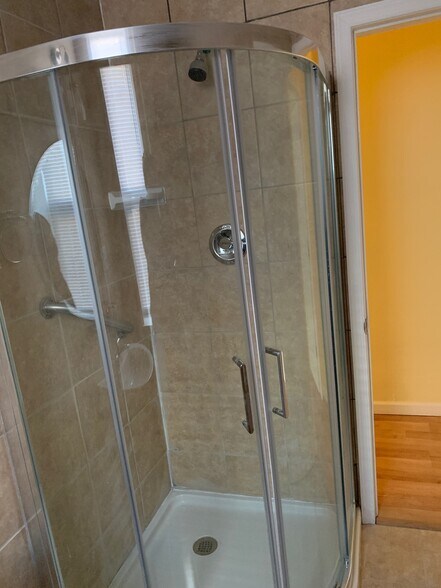 Building Photo - 1206 W Airdrie St