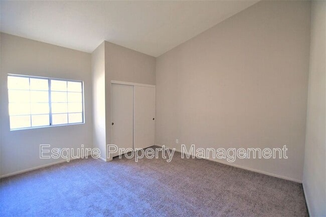 Building Photo - 2075 Blackberry Cir