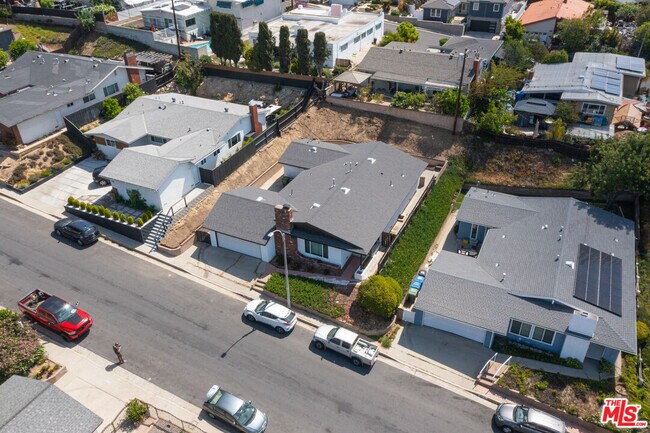 Building Photo - 1020 Larker Ave